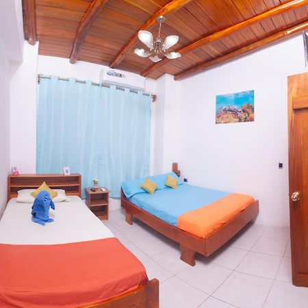 Pacific Blue House Bed & Breakfast Puerto Ayora  Luaran gambar